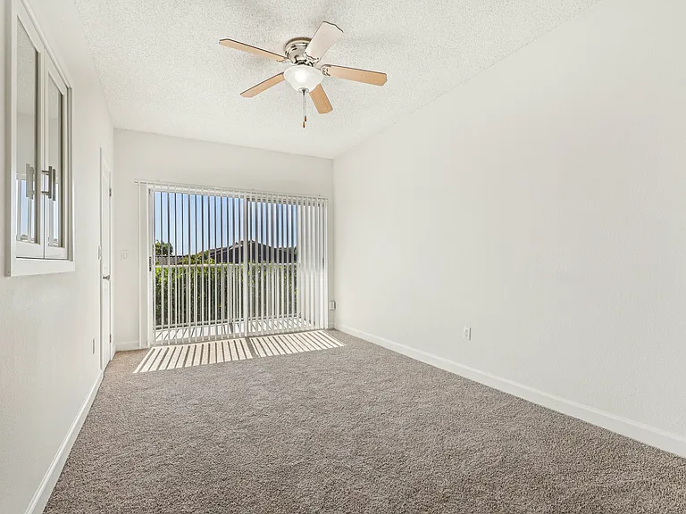 Waterford Point Apartments — Photo 59