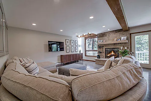 654 Stone Creek Dr — Photo 3