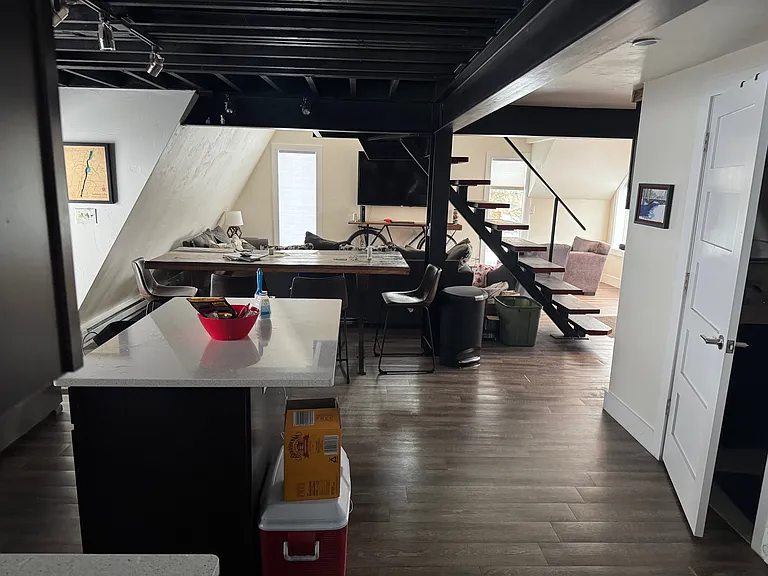 1012 High Point Dr — Photo 2