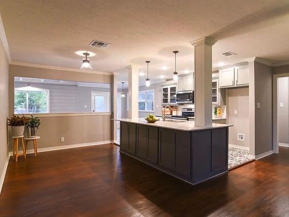 2nd image of 3008 Avenue L
