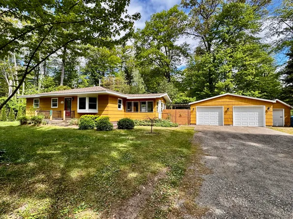 19105 Glendale Cir, Spring Lake, MI 49456