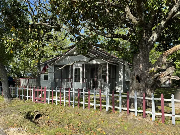 8334 E Railroad Ave, Gulfport, MS 39501