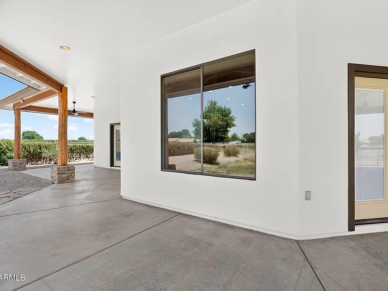3002 E Sherry Ln — Photo 15