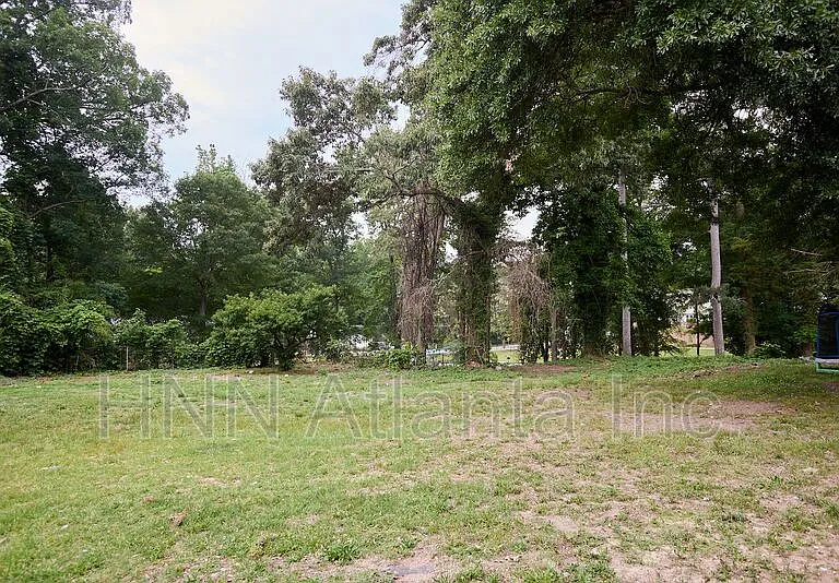 158 Hedges St SE — Photo 2