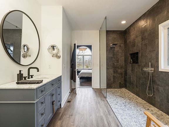 36th image of 442 Lakeview Cir