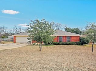 810 Singleton Dr, Grand Prairie, TX 75051