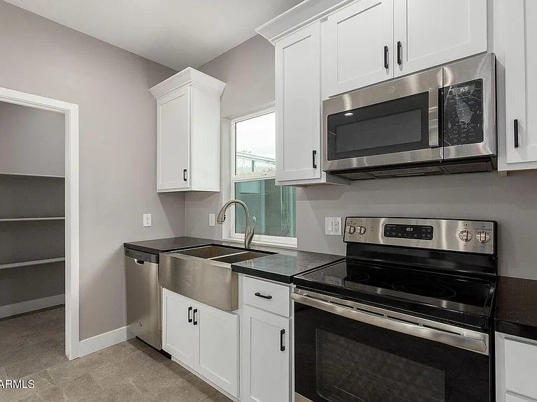2336 E Harvard St #B — Photo 4