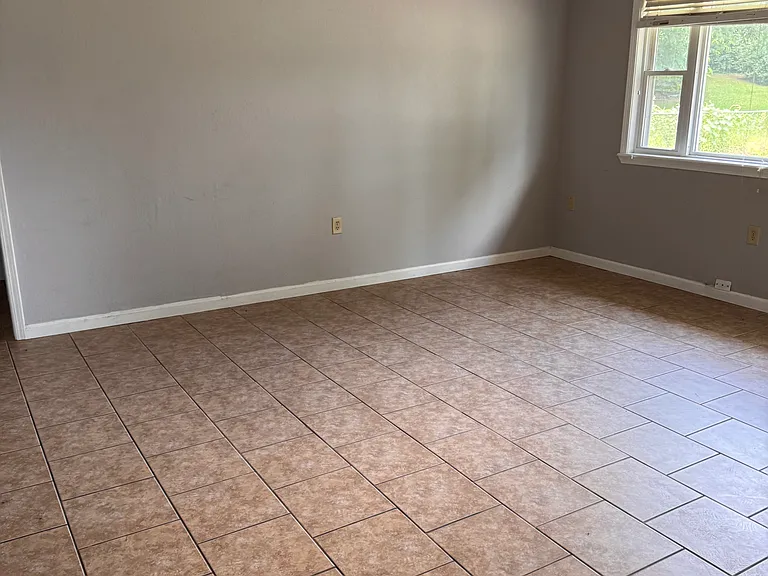 400 Christy Ct — Photo 3