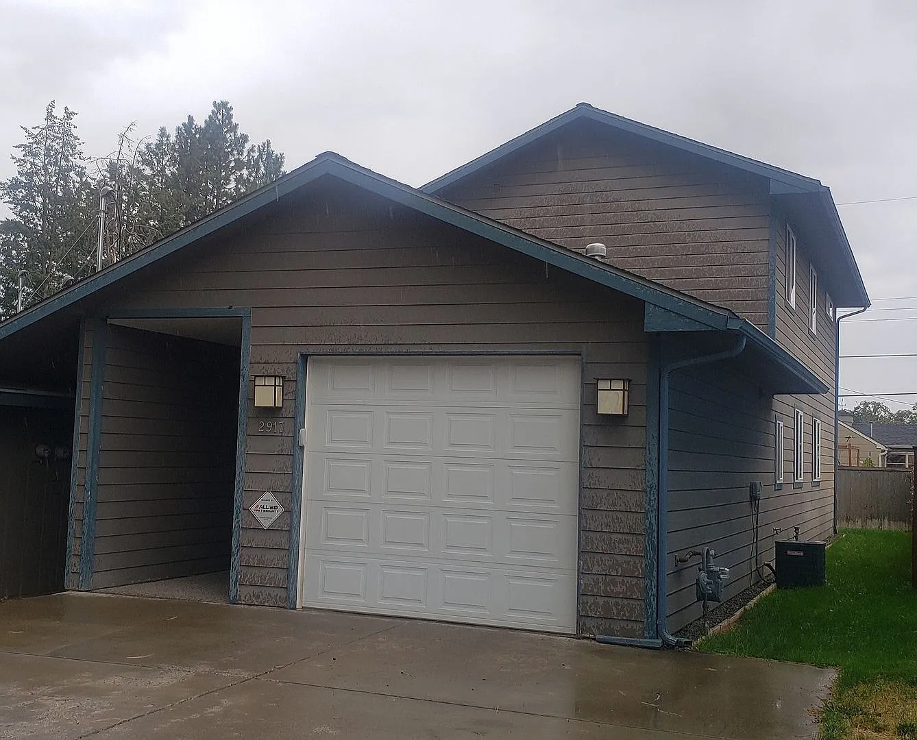 South Hill charmer! 2 bedrooms 2.5 bath townhouse Available October 10th!! — Photo 1
