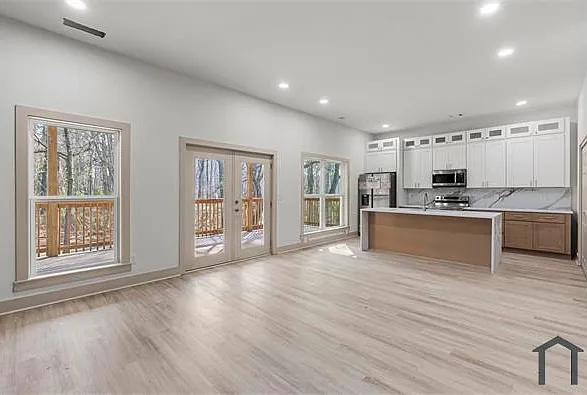 3 bed, 1800 sqft, $3,800 — Photo 3