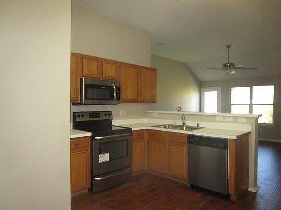 5th image of 712 Black Hills Dr