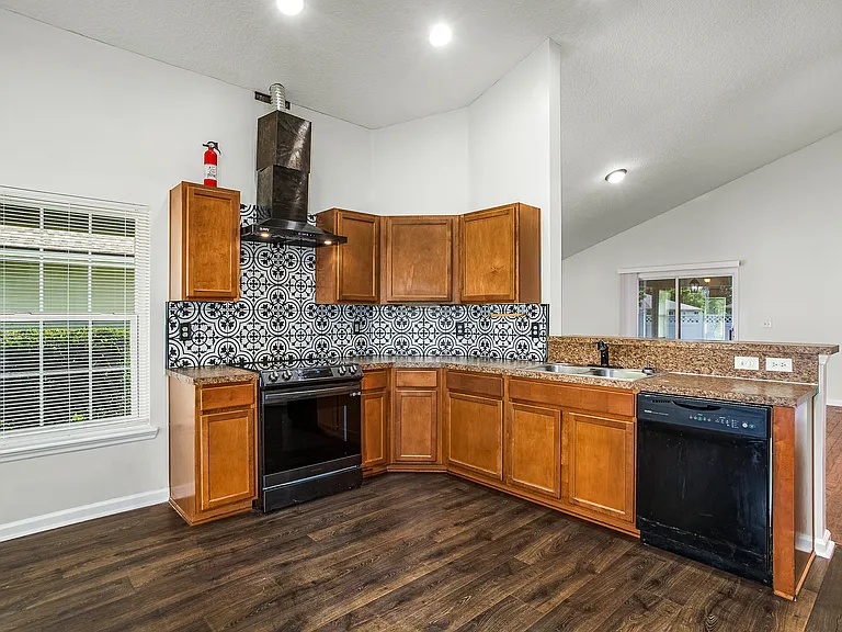 11046 Campus Heights Ln — Photo 13