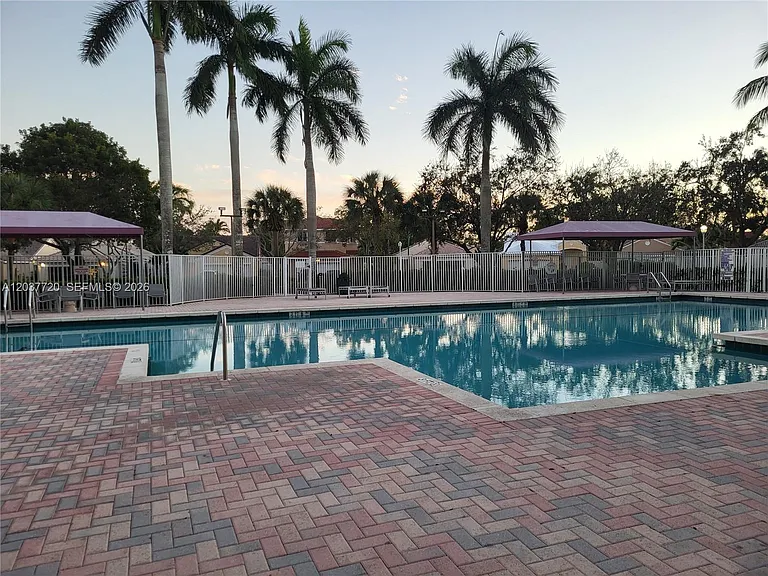 1990 Madeira Dr — Photo 13