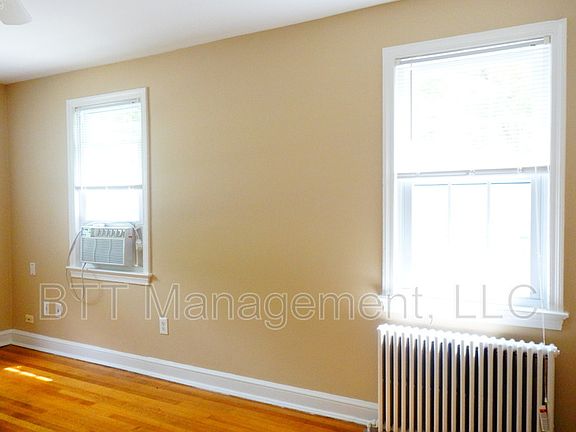 4th image of 812 Greenwood Cir APT 3