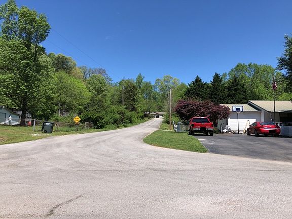 5th image of 240 Gracie Ave
