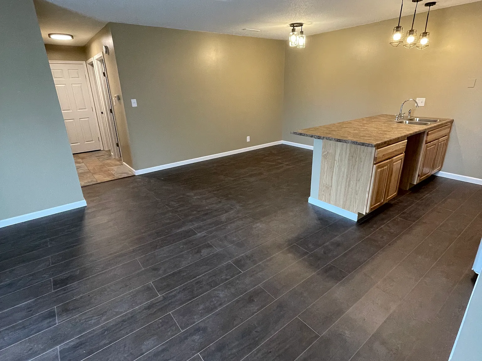 2 bed, 1100 sqft, $1,200 — Photo 2