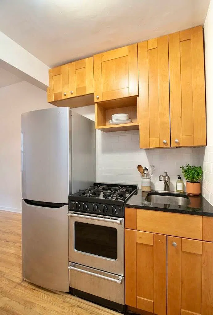 404 East 75th Street — Photo 4