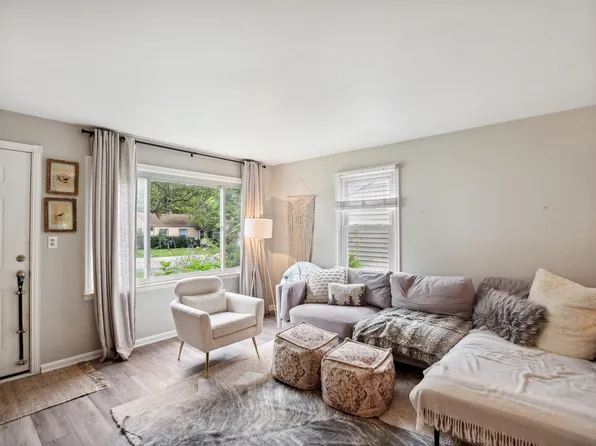 9065 Elmhurst Ave, Plymouth, MI 48170