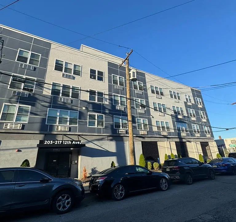 203 12th Ave #3
