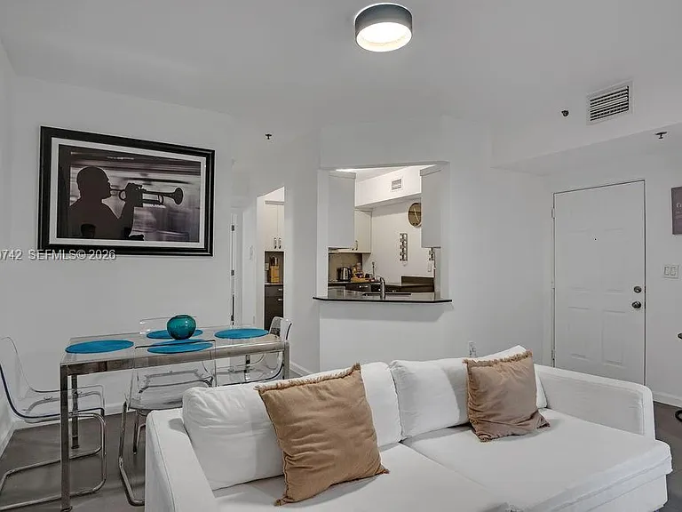 747 Michigan Ave #201 — Photo 8