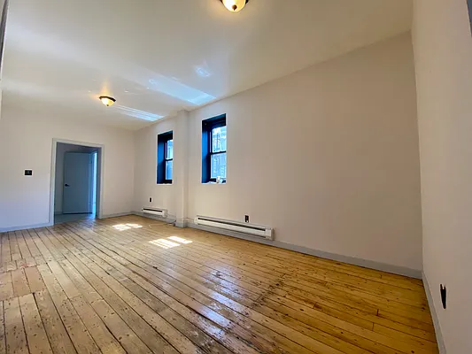 Rented by Safdie Realty Group | media 18