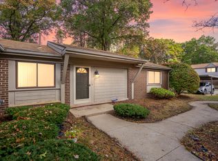26656 Farmbrook Villa Dr, Southfield, MI 48034