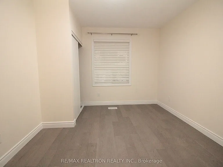 18 Roxton Rd #MAIN FLOOR — Photo 9