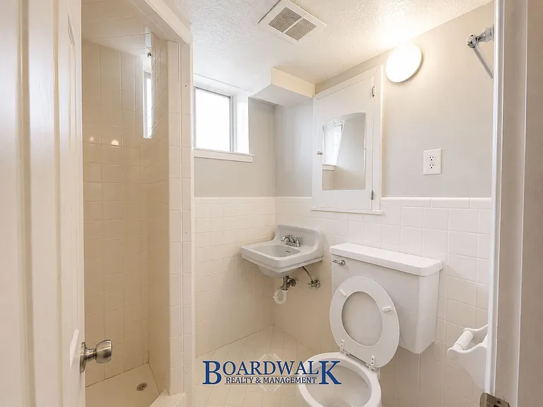 2725 S Lake St #2 — Photo 15