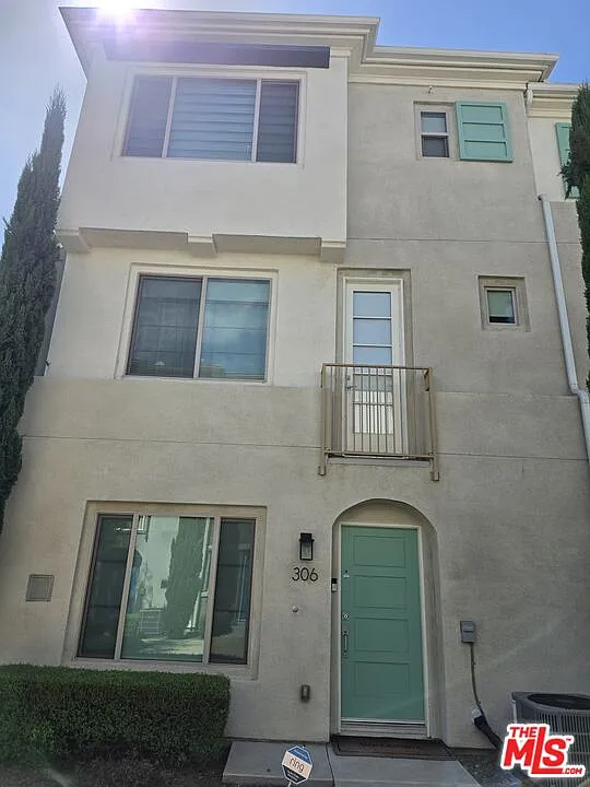 306 S Derek Ln