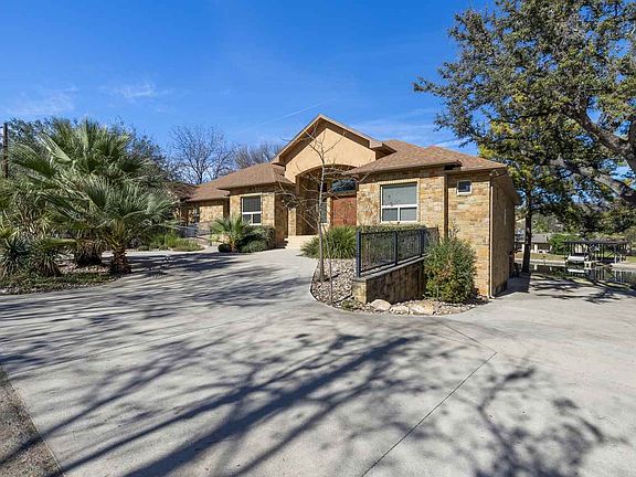 3rd image of 534 Crestwood Dr