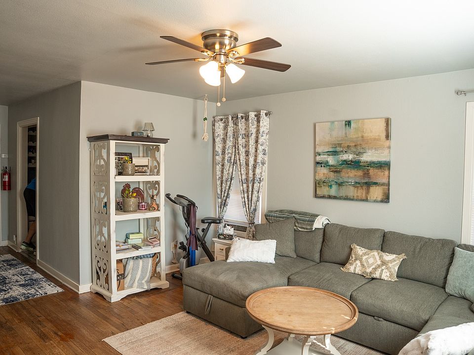 7th image of 2856 Halbert St