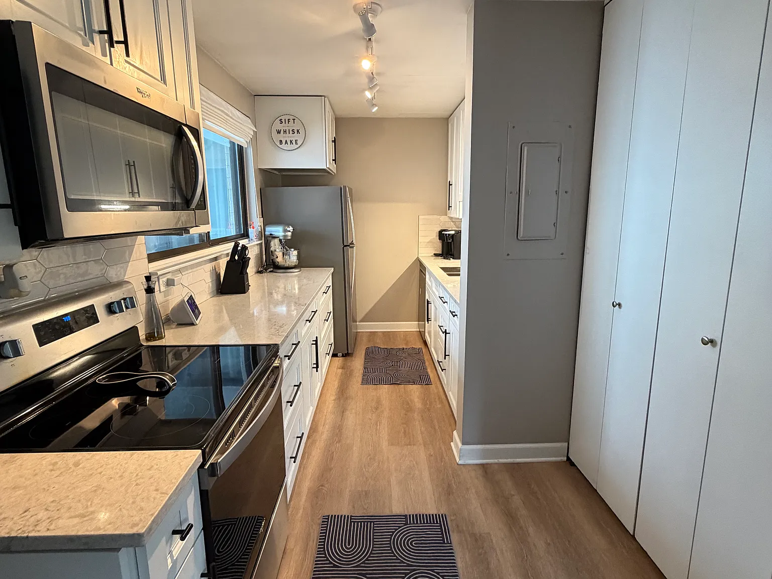 2 bed, 875 sqft, $1,950 — Photo 3