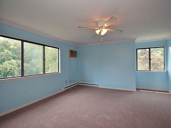 4th image of 1704 Village Dr
