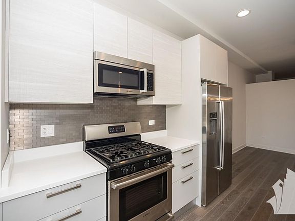 2nd image of 859 N Franklin St #503