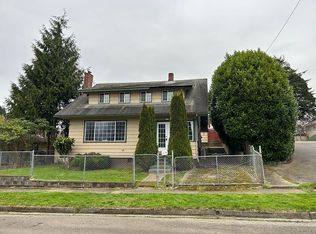 1090 Fir Ave, Reedsport, OR 97467