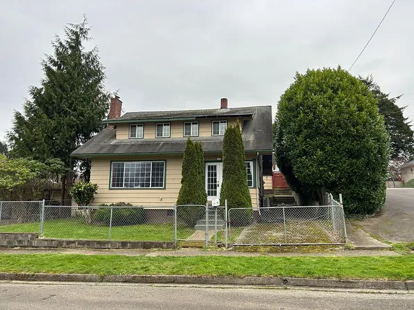 1090 Fir Ave, Reedsport, OR 97467