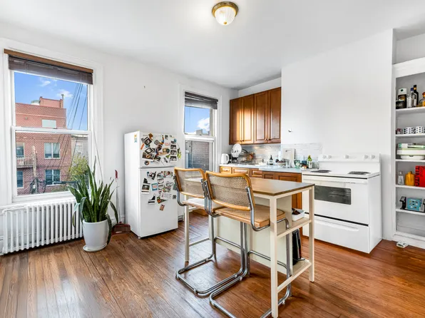 276 Ainslie Street image 5 of 14