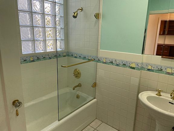 5th image of 2447 Vallejo St APT 5