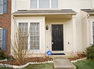 42815 Pilgrim Sq, Chantilly, VA 20152