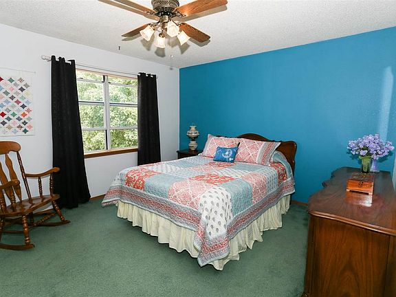 5th image of 420 Clarke Dr