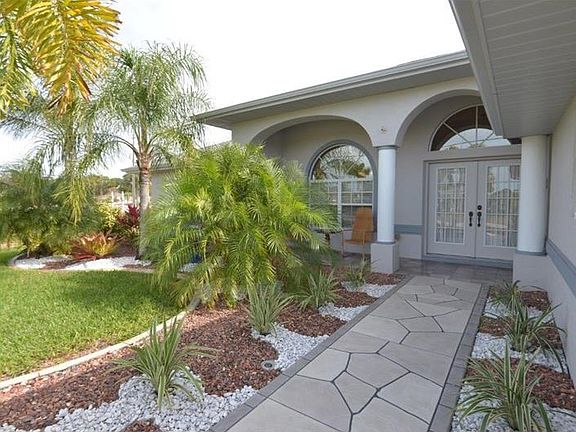 4th image of 883 Rotonda Cir
