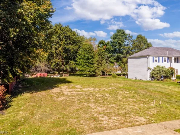 20792 Sandalwood Ln, Strongsville, OH 44136