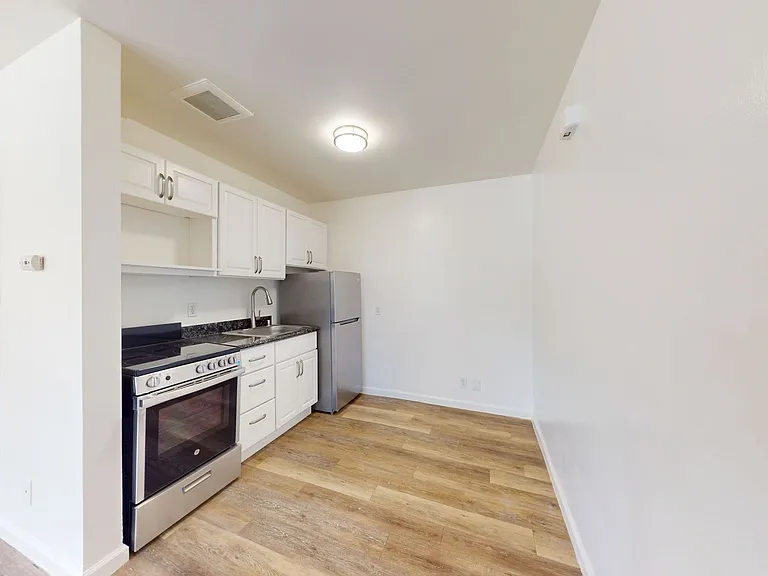 444 28th St — Photo 31