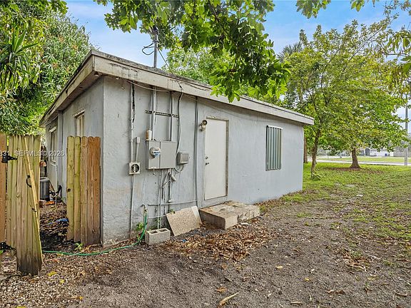 3rd image of 2901 NW 9th Ct