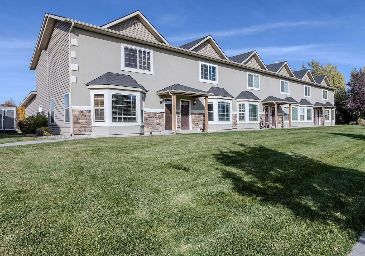 2 Bed 1.5 Bath Townhome with 2 stall garage attached in Rexburg! — Photo 1