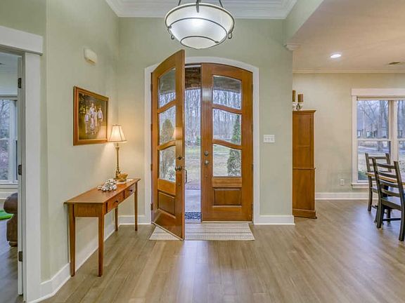 3rd image of 280 Woodsedge Dr