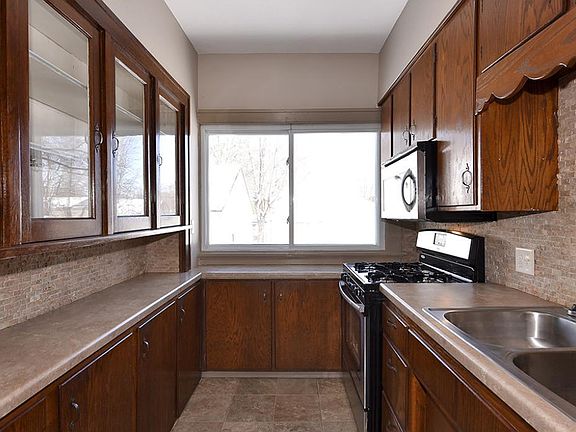 5th image of 903 Central Ave N #1