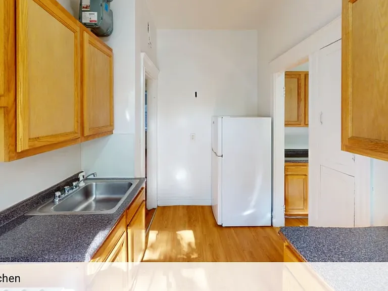 70 Chiswick Rd #12 — Photo 16