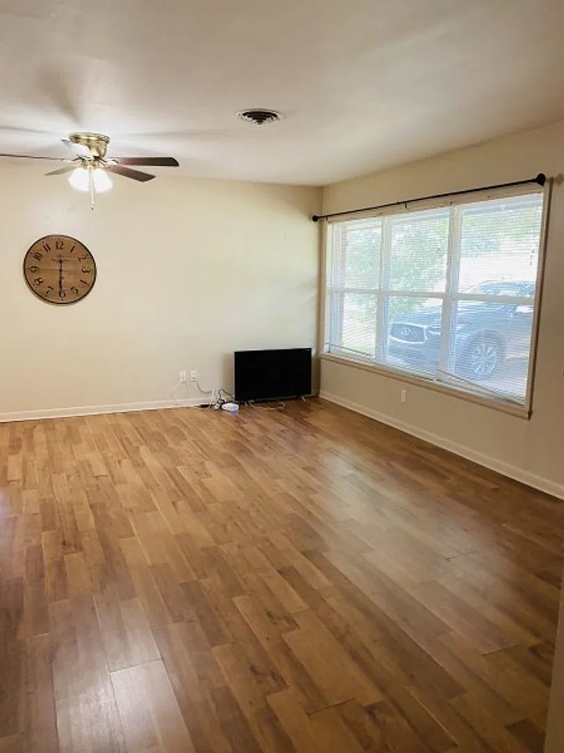 91.1 - 225 S. Benjamin — Photo 3