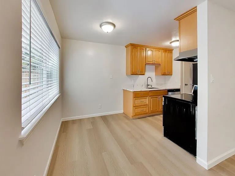 16878 Meekland Ave #4 — Photo 3